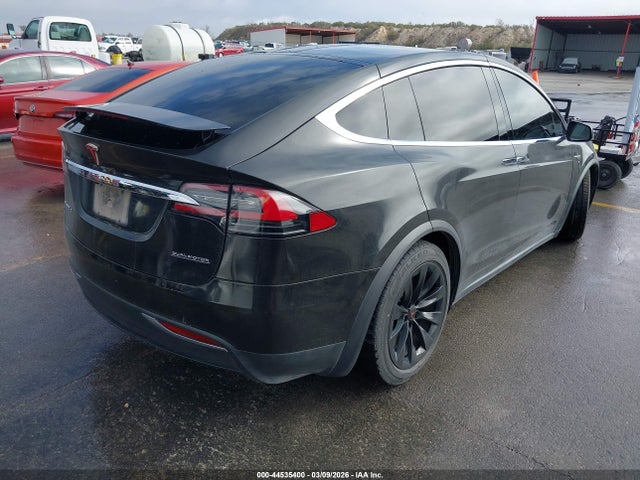 Продаж на аукціоні авто 2016 Tesla Model X 75d/p100d/p90d, vin: 5YJXCBE40GF000900, номер лоту: 44535400