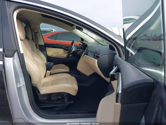 Продаж на аукціоні авто 2016 Tesla Model X 75d/p100d/p90d, vin: 5YJXCBE40GF000900, номер лоту: 44535400