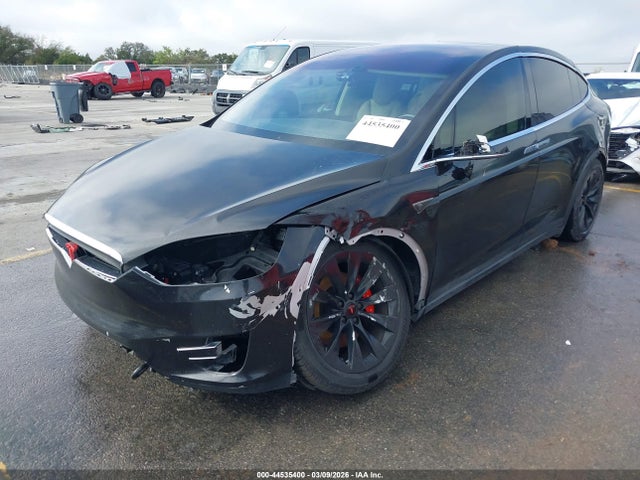 Продаж на аукціоні авто 2016 Tesla Model X 75d/p100d/p90d, vin: 5YJXCBE40GF000900, номер лоту: 44535400