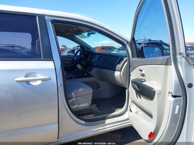 KIA Sedona L 2015 KNDMA5C17F6066874 Image 5