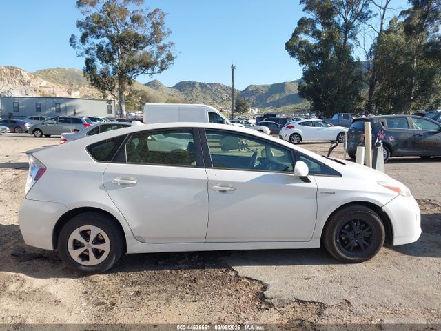Toyota Prius Two 2014 JTDKN3DU9E0375837 Image 13