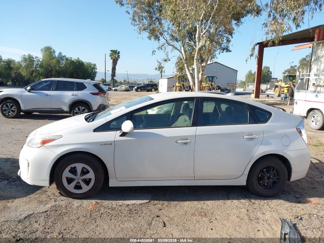 Toyota Prius Two 2014 JTDKN3DU9E0375837 Image 14