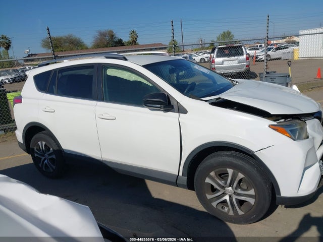 Toyota RAV4 LE 2018 JTMZFREV2JJ746847 Image 13