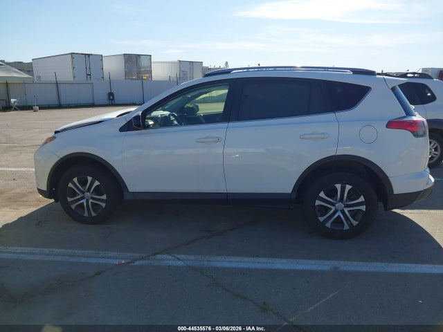Toyota RAV4 LE 2018 JTMZFREV2JJ746847 Image 14