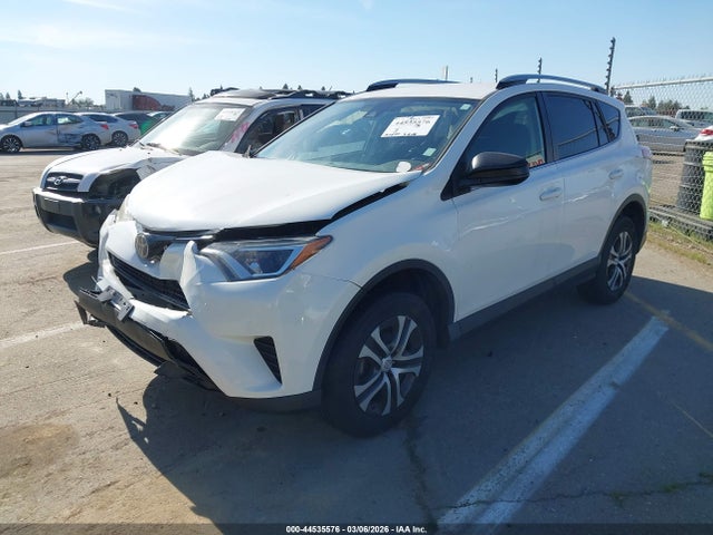 Toyota RAV4 LE 2018 JTMZFREV2JJ746847 Image 2