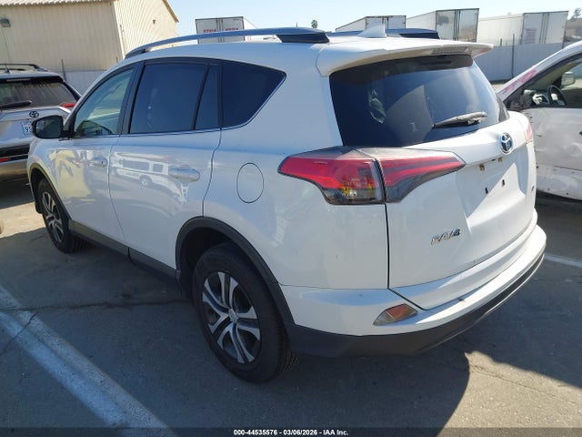 Toyota RAV4 LE 2018 JTMZFREV2JJ746847 Image 3