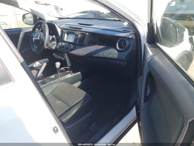 Toyota RAV4 LE 2018 JTMZFREV2JJ746847 Image 5