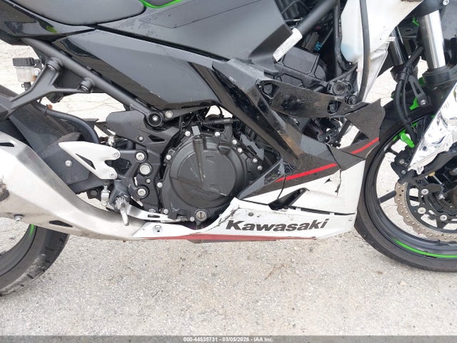 Kawasaki EX400 2022 JKAEXKG18NDAF8779 Image 8