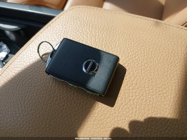 2019 VOLVO XC60 LYV102DK8KB250619 Photo 10