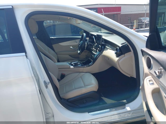 2015 Mercedes-benz C 300 4matic მანქანა იყიდება აუქციონზე, vin: 55SWF4KB6FU034693, აუქციონის ნომერი: 44535791
