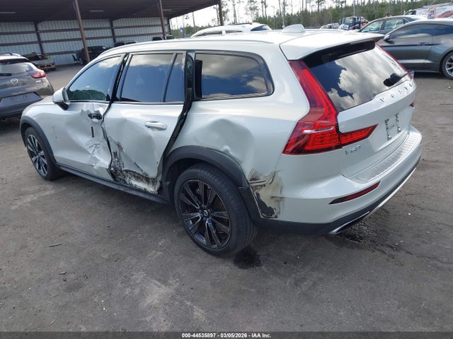 2021 VOLVO V60 CROSS COUNTRY YV4102WK2M1073845 Photo 2