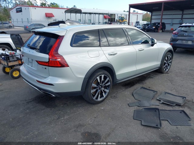 2021 VOLVO V60 CROSS COUNTRY YV4102WK2M1073845 Photo 3