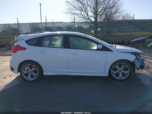 Ford FOCUS ST 2017 1FADP3L99HL285340 Image 13