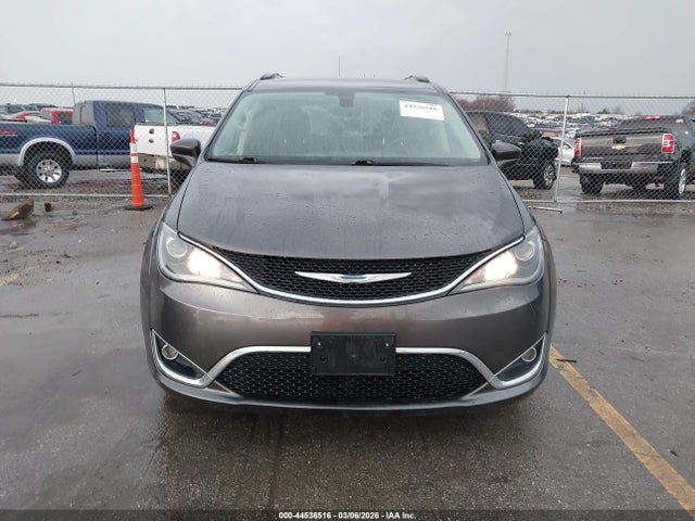 Продажа на аукционе авто 2017 Chrysler Pacifica Touring-l, vin: 2C4RC1BG8HR705094, номер лота: 44536516