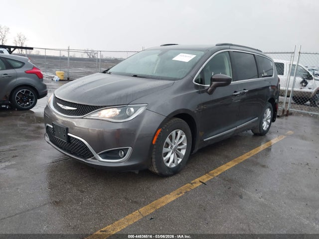 Продажа на аукционе авто 2017 Chrysler Pacifica Touring-l, vin: 2C4RC1BG8HR705094, номер лота: 44536516