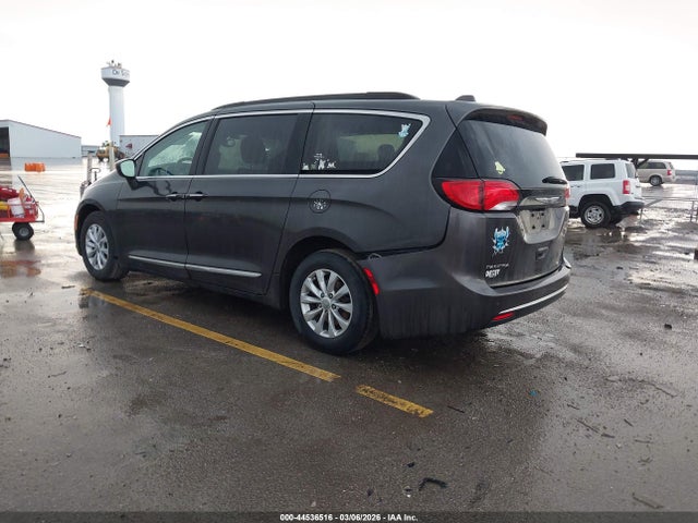 Продажа на аукционе авто 2017 Chrysler Pacifica Touring-l, vin: 2C4RC1BG8HR705094, номер лота: 44536516
