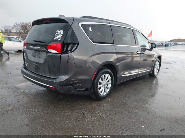 Продажа на аукционе авто 2017 Chrysler Pacifica Touring-l, vin: 2C4RC1BG8HR705094, номер лота: 44536516