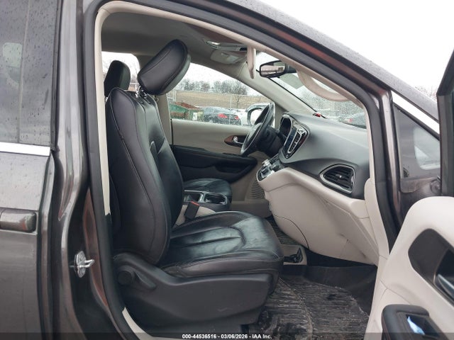 Продажа на аукционе авто 2017 Chrysler Pacifica Touring-l, vin: 2C4RC1BG8HR705094, номер лота: 44536516