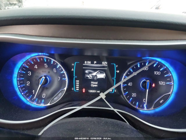 Продажа на аукционе авто 2017 Chrysler Pacifica Touring-l, vin: 2C4RC1BG8HR705094, номер лота: 44536516