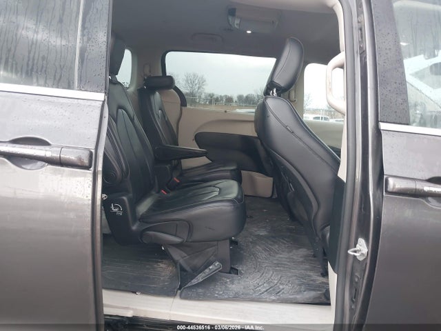Продажа на аукционе авто 2017 Chrysler Pacifica Touring-l, vin: 2C4RC1BG8HR705094, номер лота: 44536516