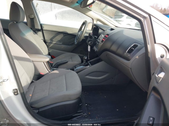 44536602 :رقم المزاد ، 3KPFK4A76HE105071 vin ، 2017 Kia Forte Lx مزاد بيع