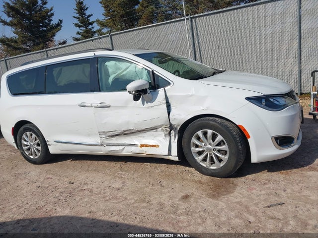 2017 Chrysler Pacifica Touring-l მანქანა იყიდება აუქციონზე, vin: 2C4RC1BG9HR532704, აუქციონის ნომერი: 44536765