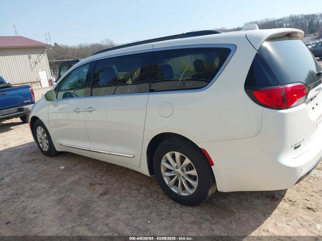 2017 Chrysler Pacifica Touring-l მანქანა იყიდება აუქციონზე, vin: 2C4RC1BG9HR532704, აუქციონის ნომერი: 44536765