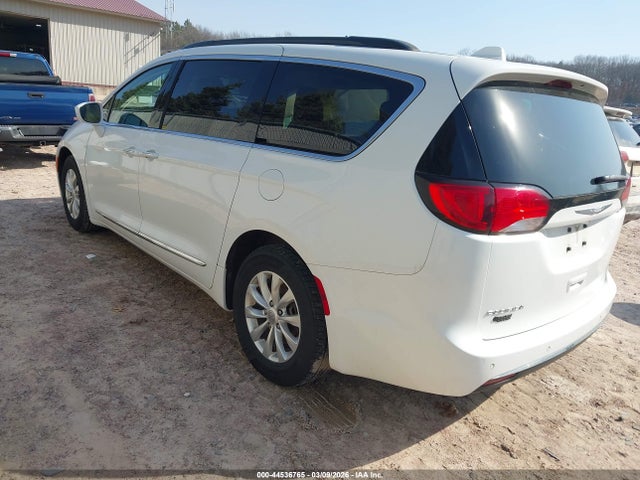 2017 Chrysler Pacifica Touring-l მანქანა იყიდება აუქციონზე, vin: 2C4RC1BG9HR532704, აუქციონის ნომერი: 44536765
