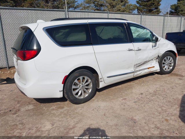 2017 Chrysler Pacifica Touring-l მანქანა იყიდება აუქციონზე, vin: 2C4RC1BG9HR532704, აუქციონის ნომერი: 44536765