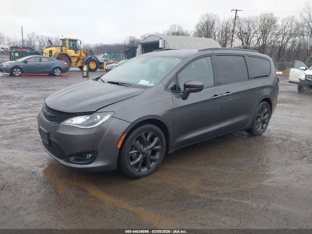 2019 Chrysler Pacifica Touring Plus მანქანა იყიდება აუქციონზე, vin: 2C4RC1FG6KR532001, აუქციონის ნომერი: 44536896