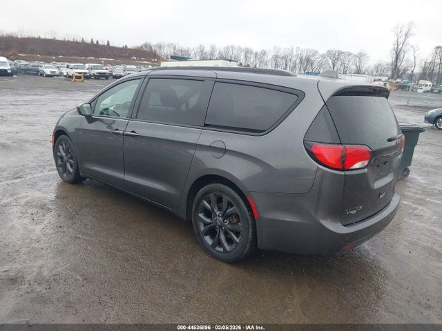 2019 Chrysler Pacifica Touring Plus მანქანა იყიდება აუქციონზე, vin: 2C4RC1FG6KR532001, აუქციონის ნომერი: 44536896