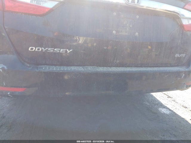 Honda Odyssey Elite 2018 5FNRL6H98JB023095 Image 18