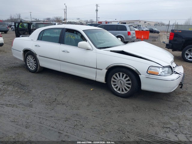 2004 LINCOLN TOWN CAR 1LNHM81W54Y674057