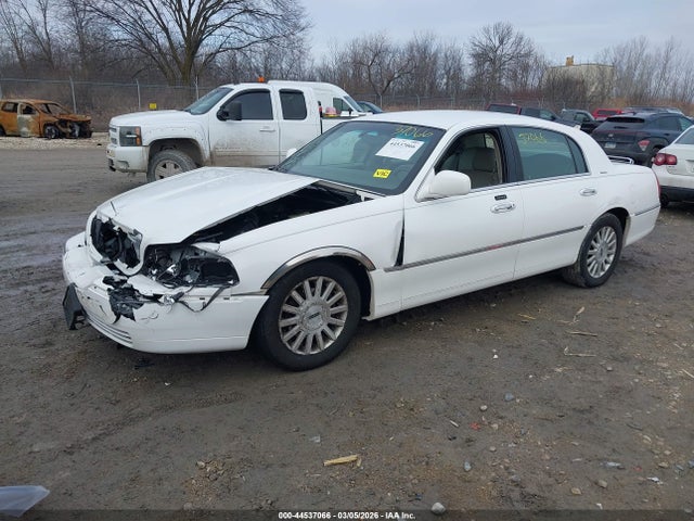 2004 LINCOLN TOWN CAR 1LNHM81W54Y674057 Photo 1
