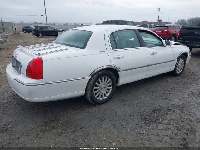 2004 LINCOLN TOWN CAR 1LNHM81W54Y674057 Photo 3