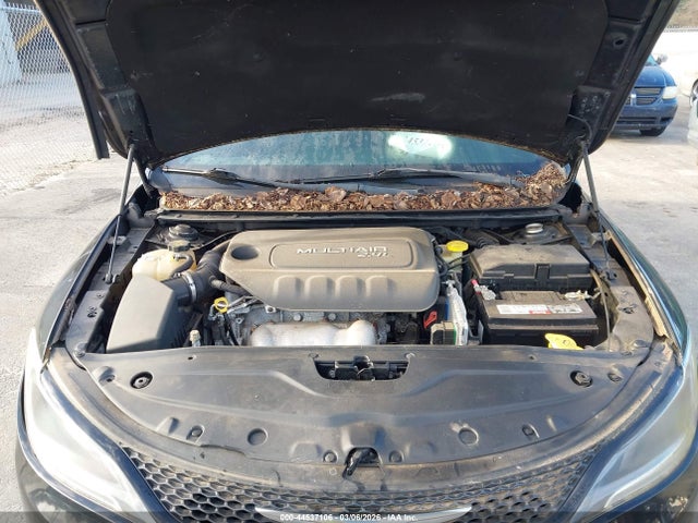 44537106 :رقم المزاد ، 1C3CCCBB8FN613083 vin ، 2015 Chrysler 200 S مزاد بيع