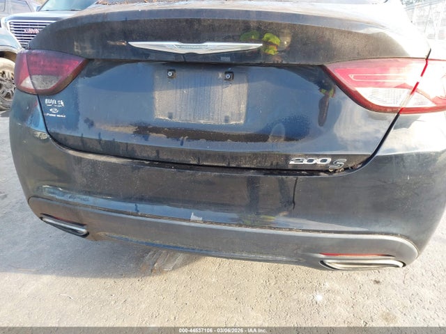 44537106 :رقم المزاد ، 1C3CCCBB8FN613083 vin ، 2015 Chrysler 200 S مزاد بيع