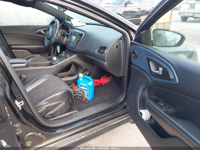 44537106 :رقم المزاد ، 1C3CCCBB8FN613083 vin ، 2015 Chrysler 200 S مزاد بيع