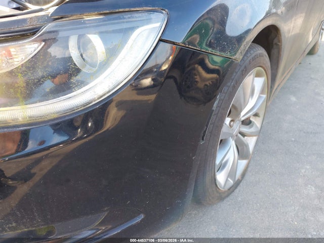 44537106 :رقم المزاد ، 1C3CCCBB8FN613083 vin ، 2015 Chrysler 200 S مزاد بيع