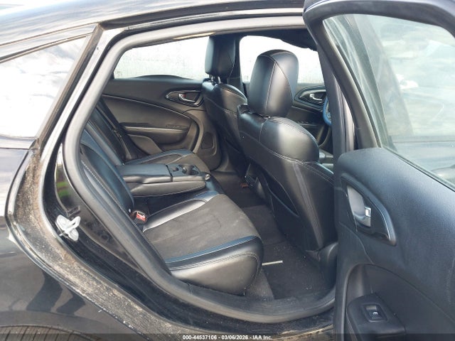 44537106 :رقم المزاد ، 1C3CCCBB8FN613083 vin ، 2015 Chrysler 200 S مزاد بيع