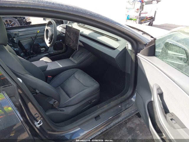 2025 TESLA MODEL 3 5YJ3E1EA8SF972696 Photo 4