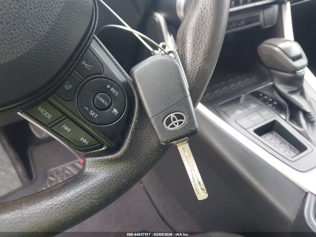 Toyota RAV4 LE 2019 2T3K1RFV4KW010493 Image 11