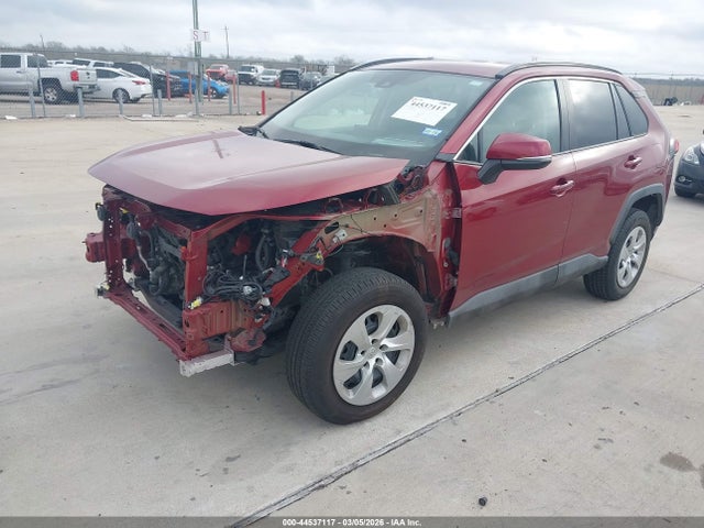 Toyota RAV4 LE 2019 2T3K1RFV4KW010493 Image 2