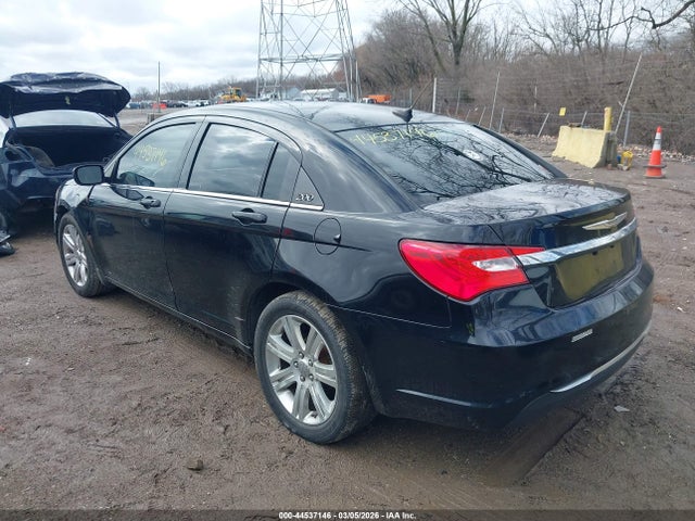 2013 CHRYSLER 200 1C3CCBABXDN660253 Photo 2