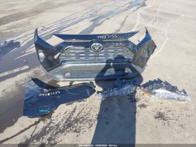 44537155 :رقم المزاد ، 2T3W1RFV5MC151322 vin ، 2021 Toyota Rav4 Xle مزاد بيع