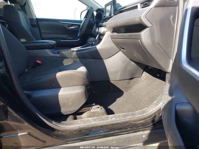 44537155 :رقم المزاد ، 2T3W1RFV5MC151322 vin ، 2021 Toyota Rav4 Xle مزاد بيع