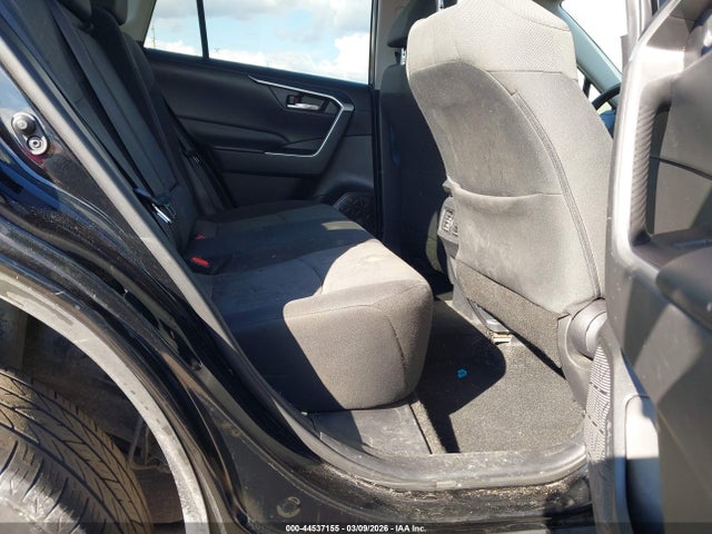44537155 :رقم المزاد ، 2T3W1RFV5MC151322 vin ، 2021 Toyota Rav4 Xle مزاد بيع