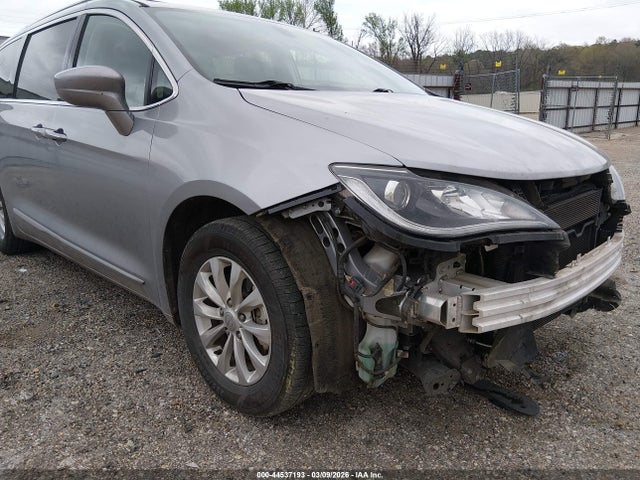 Продаж на аукціоні авто 2018 Chrysler Pacifica Touring L, vin: 2C4RC1BG9JR246163, номер лоту: 44537193