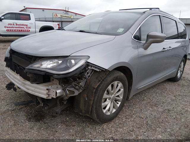 Продаж на аукціоні авто 2018 Chrysler Pacifica Touring L, vin: 2C4RC1BG9JR246163, номер лоту: 44537193