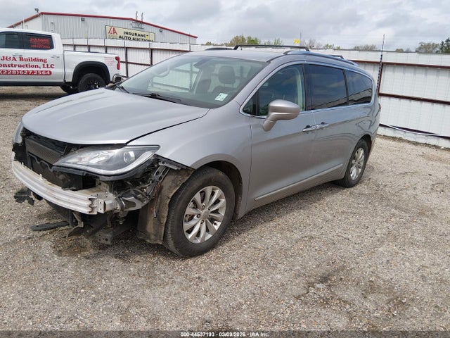 Продаж на аукціоні авто 2018 Chrysler Pacifica Touring L, vin: 2C4RC1BG9JR246163, номер лоту: 44537193